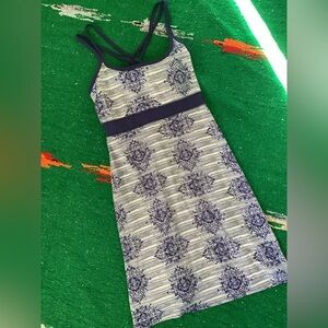 Lola Blue/ White Floral Golf Athletic Dress Women's Medium.
SZ M